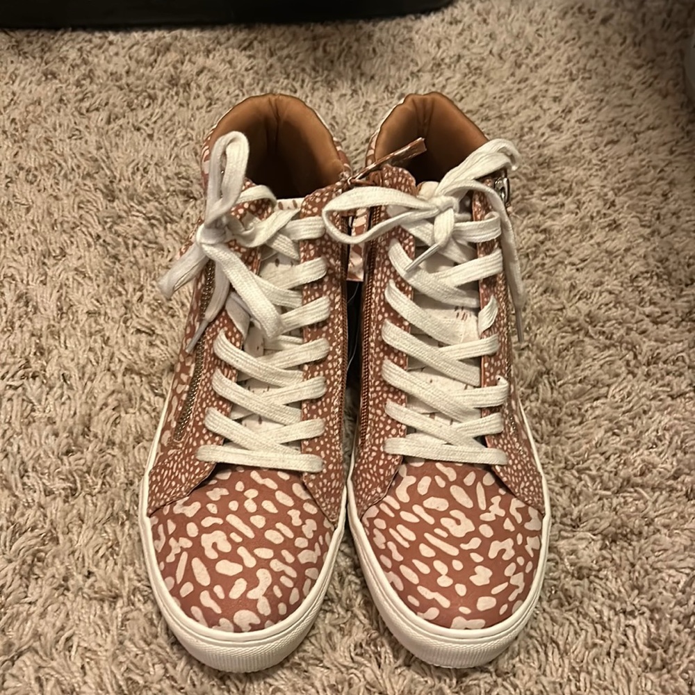 Universal Thread high top sneakers